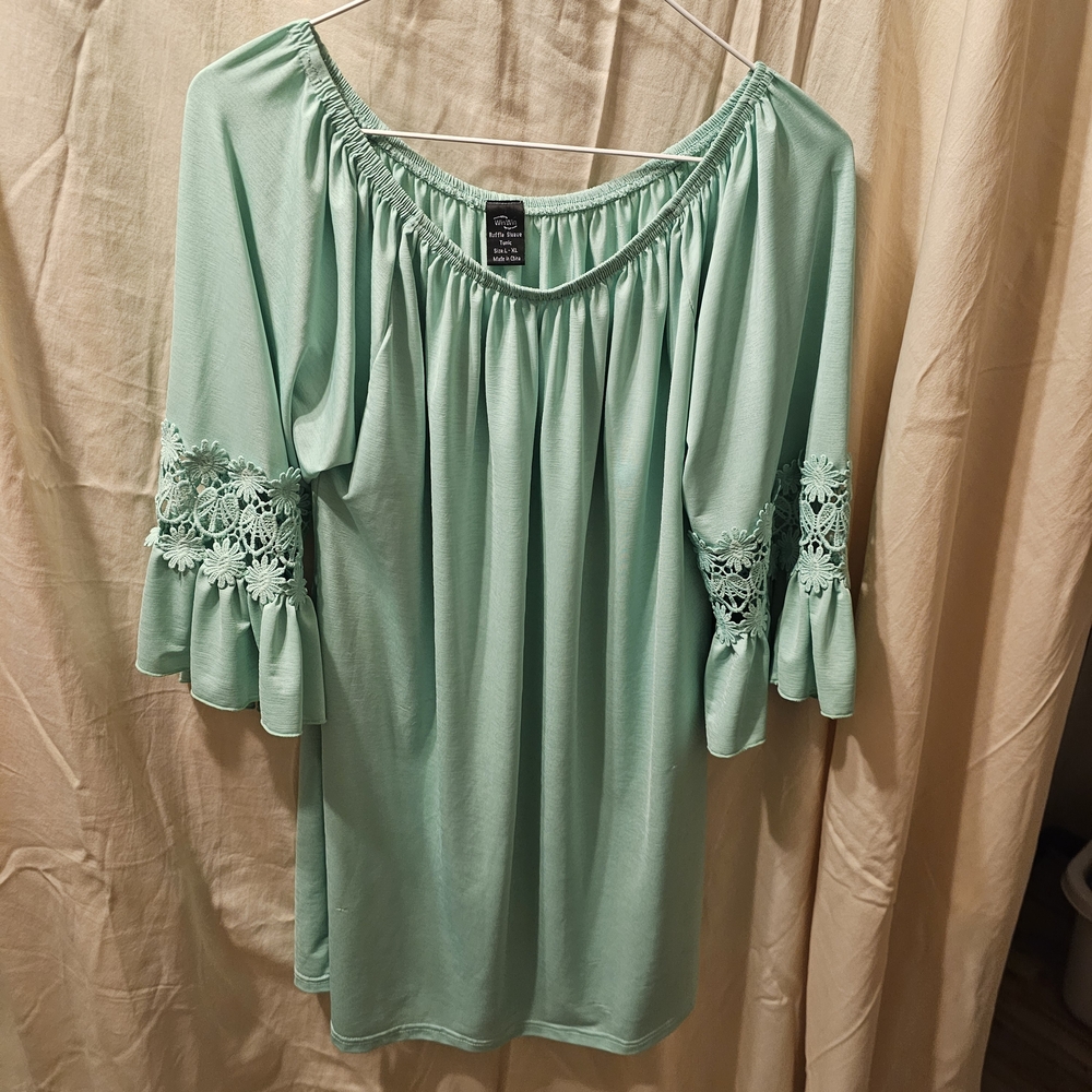 WinWin Light Green Floral Lace Blouse